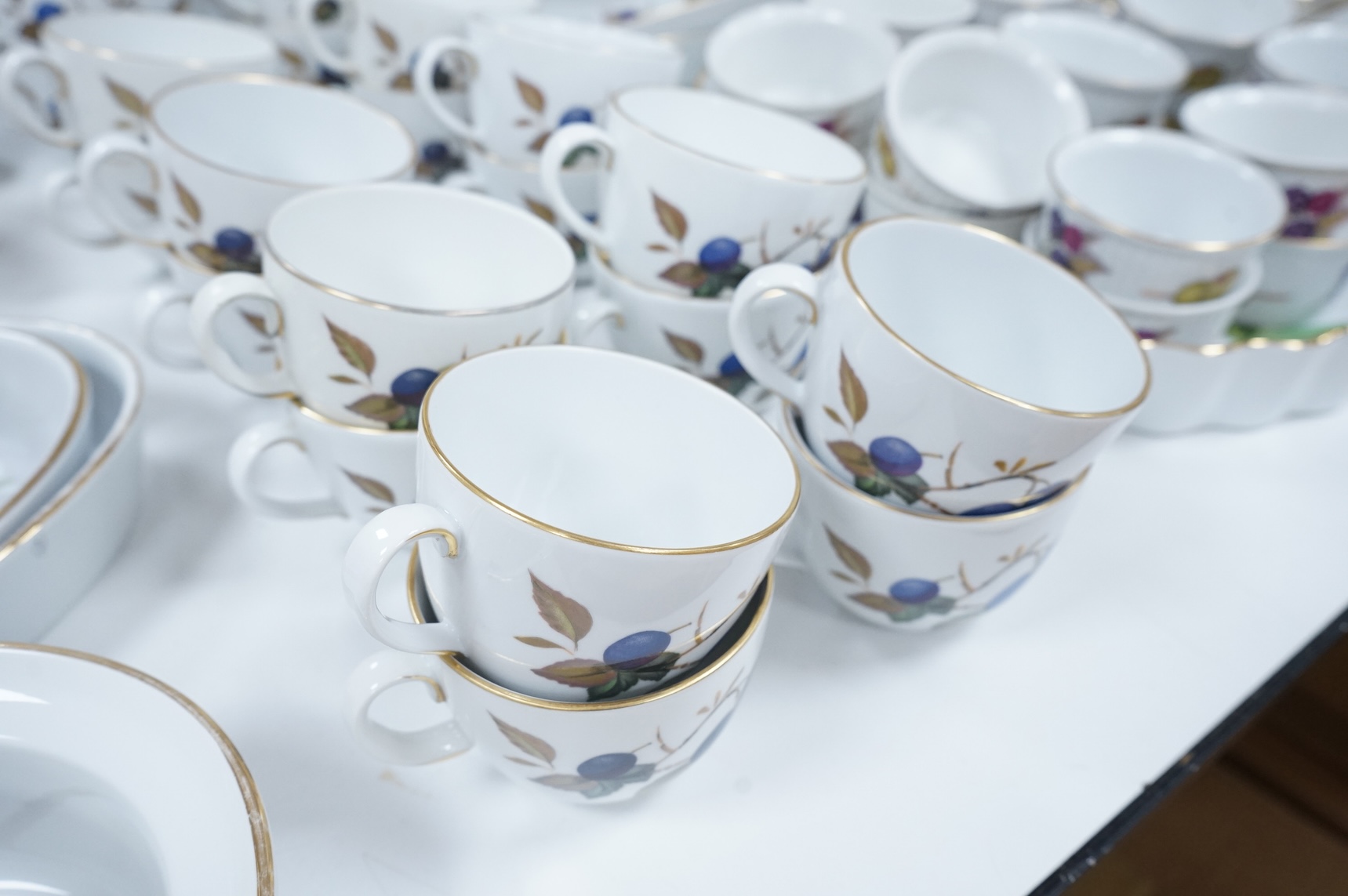 A collection of Royal Worcester Evesham tea and kitchen wares, including storage jars, casserole dishes and cover, flan dishes, serving dishes, tea cups and saucers etc.